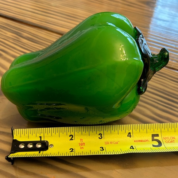 Hand blown green pepper vegetable bell pepper art glass - Picture 1 of 9